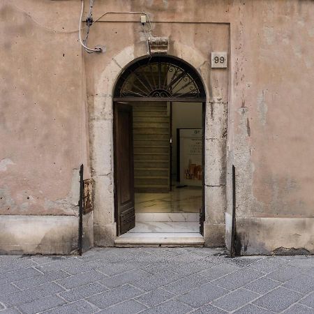 Alex Charme Central Apartments - Corso Umberto タオルミーナ エクステリア 写真